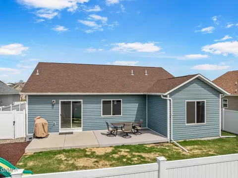 1909 Timbers St W, Williston, ND 58801 photo 6