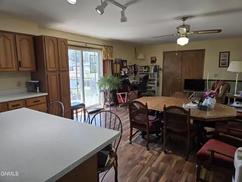 713 Broadway St, Napoleon, ND 58561 photo 4