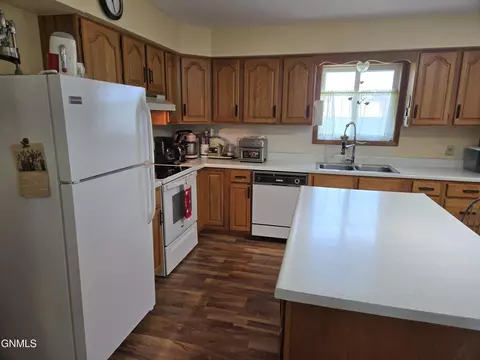 713 Broadway St, Napoleon, ND 58561 photo 5