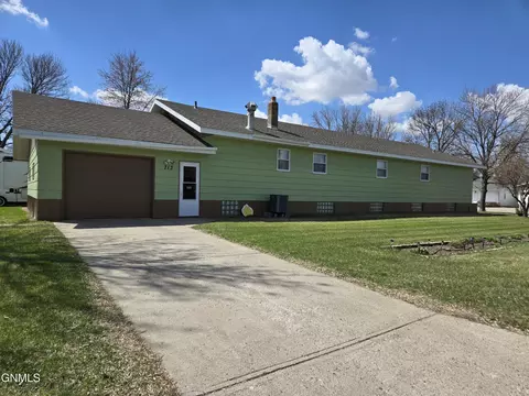 713 Broadway St, Napoleon, ND 58561