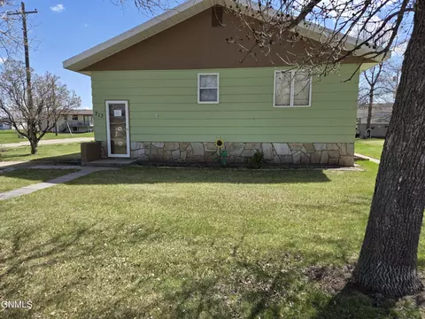 713 Broadway St, Napoleon, ND 58561 photo 2