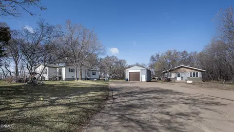 350 66 St NE, Bismarck, ND 58501