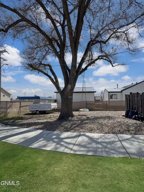 1420 4th Ave W, Williston, ND 58801 photo 31
