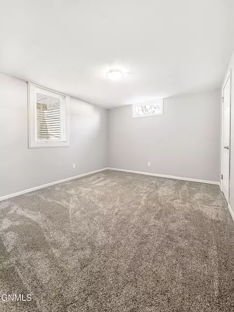 1420 4th Ave W, Williston, ND 58801 photo 23