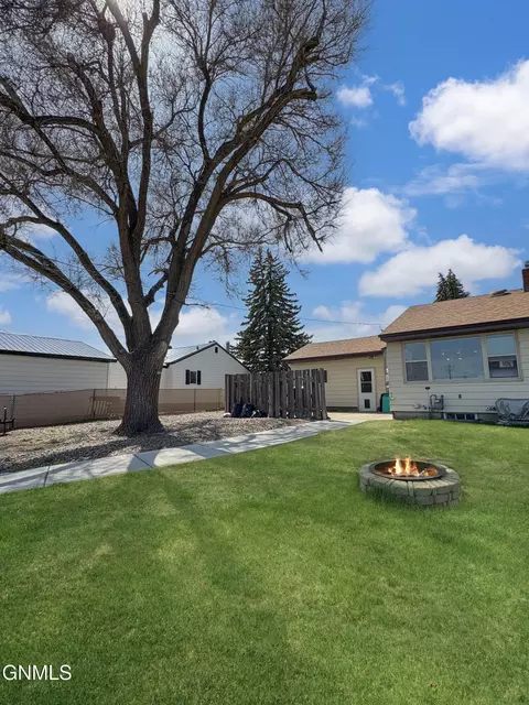 1420 4th Ave W, Williston, ND 58801 photo 33