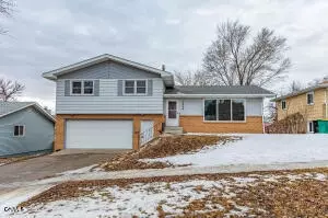 1804 14th St N, Bismarck, ND 58501