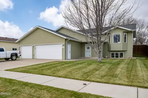4613 Lewis Rd NW, Mandan, ND 58554