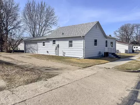 309 Elm Ave, Linton, ND 58552 photo 28