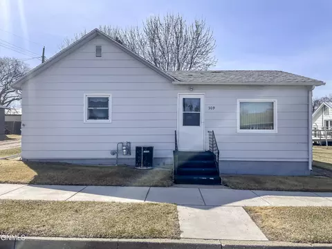 309 Elm Ave, Linton, ND 58552