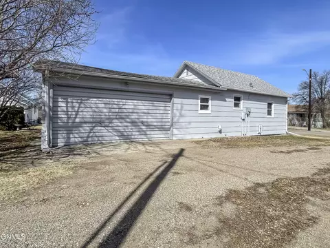 309 Elm Ave, Linton, ND 58552 photo 31