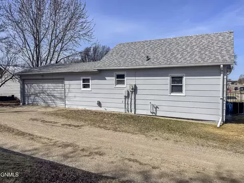 309 Elm Ave, Linton, ND 58552 photo 30