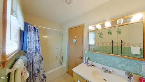 309 Elm Ave, Linton, ND 58552 photo 13