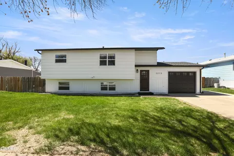 2213 University Ave, Williston, ND 58801