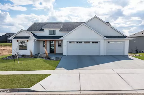 506 Flint Dr, Bismarck, ND 58503