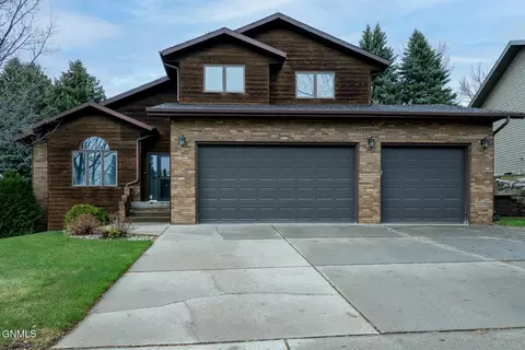 304 Aspen Ave, Bismarck, ND 58503