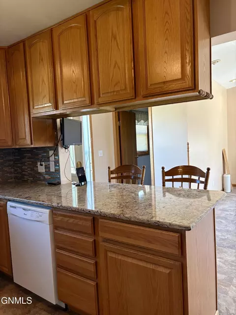 Kitchen - 824 4th Ave W, Williston, ND 58801 photo 3 of 4