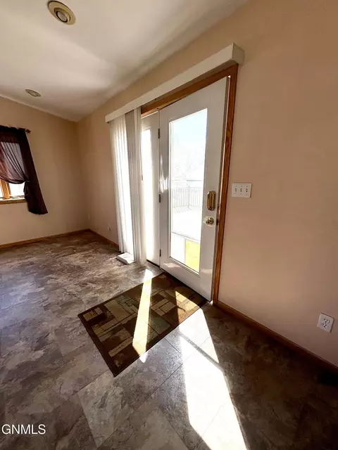 Entry Way - 824 4th Ave W, Williston, ND 58801 photo 1 of 2