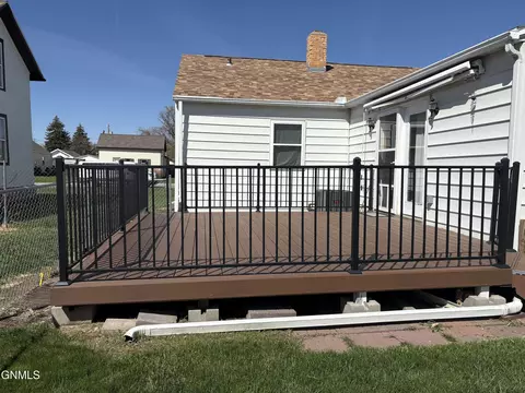 Exterior - 824 4th Ave W, Williston, ND 58801 photo 5 of 7