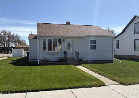 824 4th Ave W, Williston, ND 58801