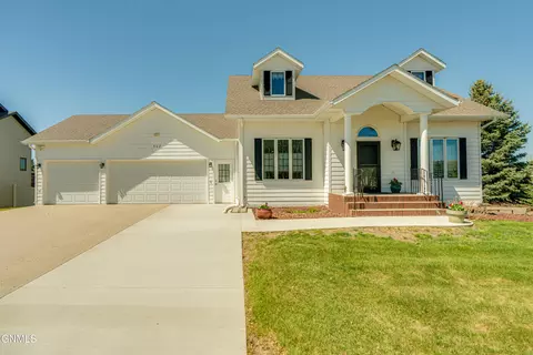 602 Mustang Dr, Bismarck, ND 58503