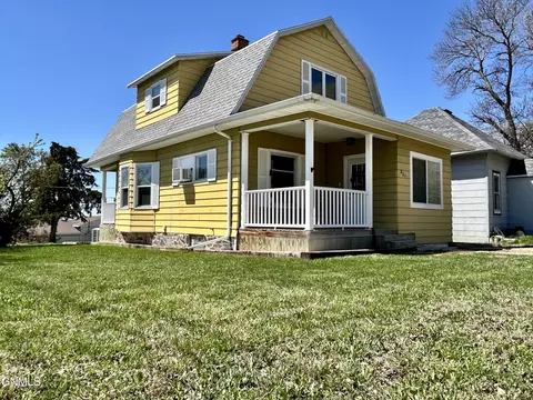 821 Fourth Ave, Washburn, ND 58577
