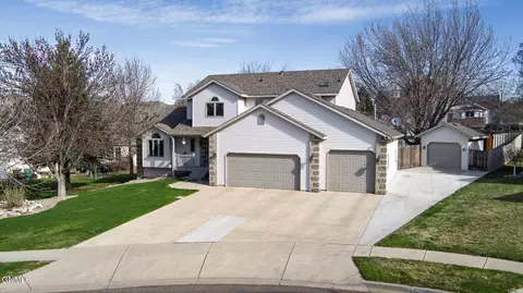 2522 Sharps Pl, Bismarck, ND 58503