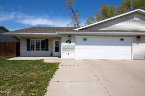 422 Arbor Ave W, Bismarck, ND 58504
