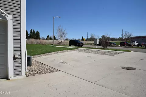 4009 E Calgary Ave, Bismarck, ND 58503 photo 29