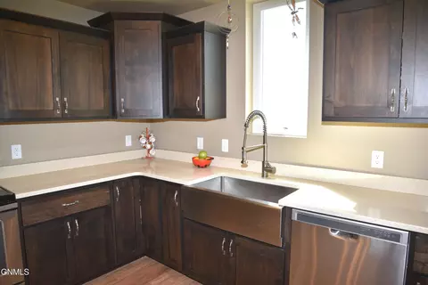 4009 E Calgary Ave, Bismarck, ND 58503 photo 10