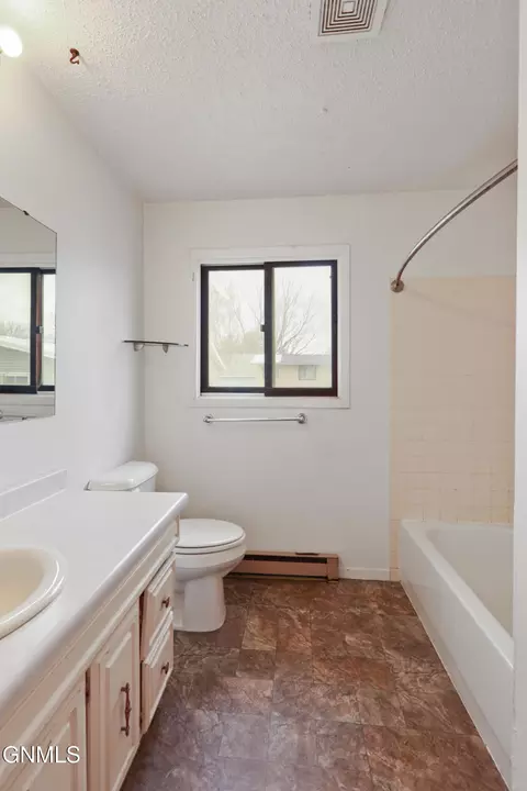 Bath - 504 26th St E, Williston, ND 58801 photo 1 of 1