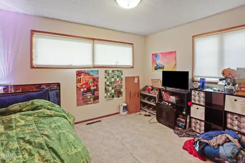 1318 4th Ave E, Williston, ND 58801 photo 9