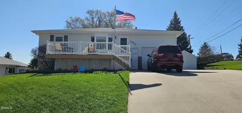 1013 5th Ave NW, Mandan, ND 58554