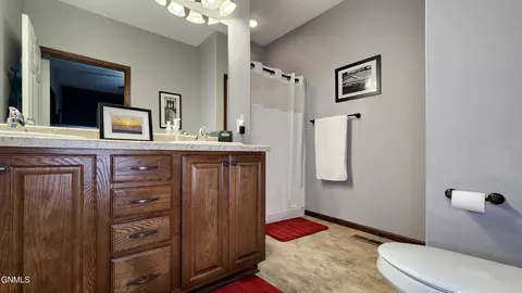 Bath - 5407 Superior Dr, Bismarck, ND 58503 photo 1 of 2