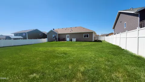 Exterior - 5407 Superior Dr, Bismarck, ND 58503 photo 4 of 6