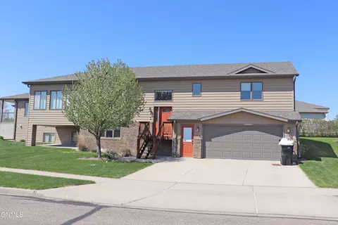 1412 Sharloh Lp, Bismarck, ND 58501