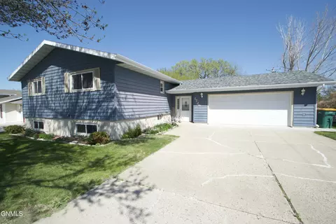 1729 N 20th St, Bismarck, ND 58501
