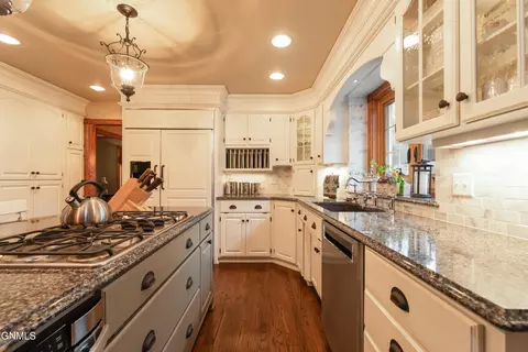Kitchen - 826 Munich Dr, Bismarck, ND 58504 photo 3 of 5
