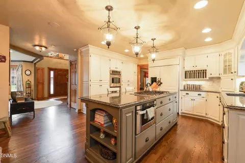 Kitchen - 826 Munich Dr, Bismarck, ND 58504 photo 2 of 5