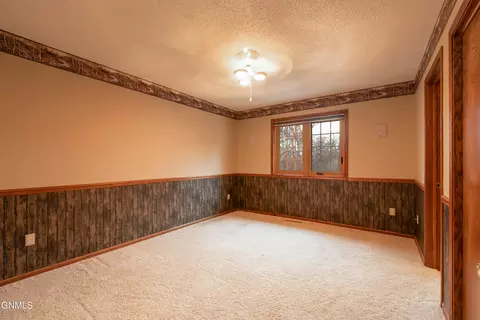 Bedroom - 826 Munich Dr, Bismarck, ND 58504 photo 3 of 6