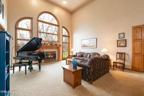 Living - 826 Munich Dr, Bismarck, ND 58504 photo 2 of 3
