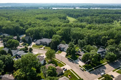 View/Area - 826 Munich Dr, Bismarck, ND 58504 photo 5 of 6