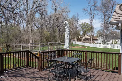 Exterior - 826 Munich Dr, Bismarck, ND 58504 photo 4 of 11