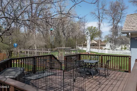 Exterior - 826 Munich Dr, Bismarck, ND 58504 photo 3 of 11