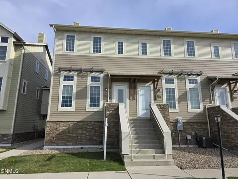 3212 Kenner Loop, Bismarck, ND 58504