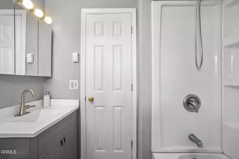Bath - 1811 13th Ave W, Williston, ND 58801 photo 2 of 2