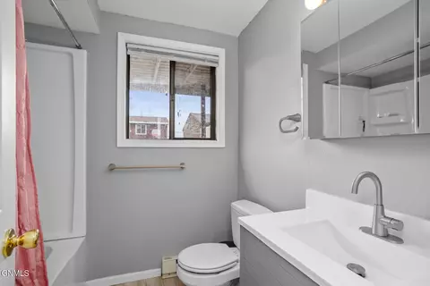 Bath - 1811 13th Ave W, Williston, ND 58801 photo 1 of 2