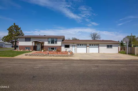 422 1st Ave W, Richardton, ND 58652