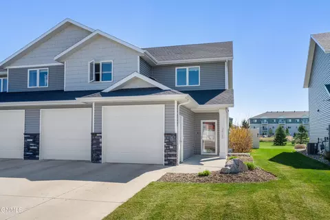 3425 Meridian Dr, Bismarck, ND 58504