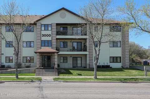 3000 N 4th St #221, Bismarck, ND 58503