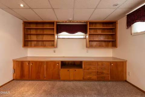 1914 E Rosser Ave, Bismarck, ND 58501 photo 17